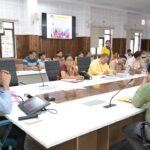 स्वास्थ्य व्यवस्थाओं को सुधारने के लिए जिलाधिकारी ने दिए आवश्यक दिशा निर्देश